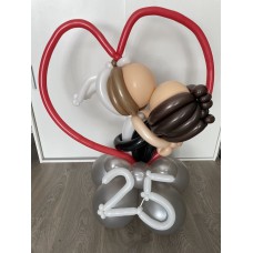 Ballonfiguur Viering Trouwen/huwelijk Bruidspaar in hart met 25 jaar