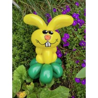Ballonfiguur Konijn op gele voet  Ballonfiguur Konijn op gele voet