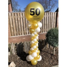 Ballonpilaar topballon met 50 jaar getrouwd