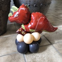 Tafeldecoratie Dieren Dinosaurus triceratops op voet Tafeldecoratie Dieren Dinosaurus triceratops op voet